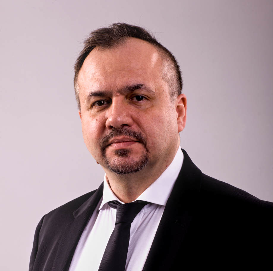 Grzegorz Koniarz -basista i gitarzysta Cover Lover